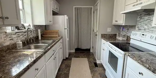 Image 3: Kitchen
