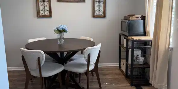 Image 4: Dining Area