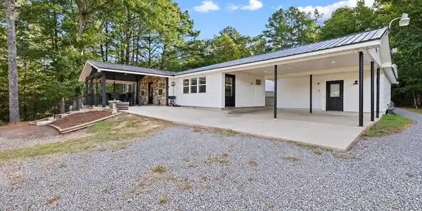 Image 3: 2516 Red Valley Road
