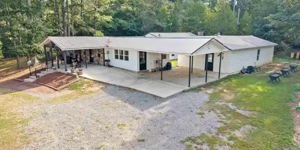 Image 4: Front Of Structure