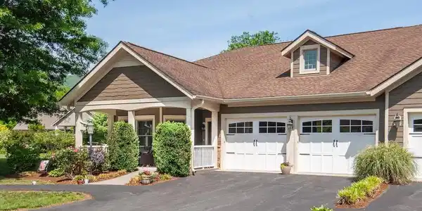 170 ROSEWOOD DR