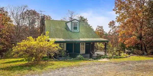 727 HICKORY LANE