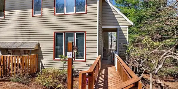 24 TRILLIUM CLOSE