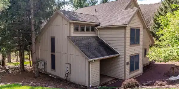 412 HICKORY DRIVE