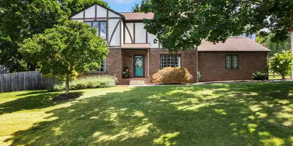 46 COLONIAL DRIVE