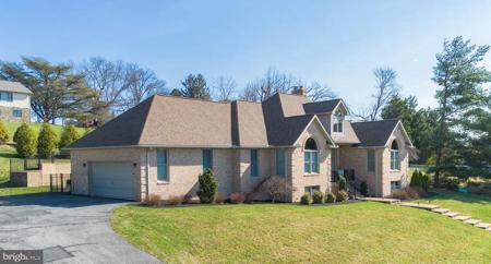605 VISTA COURT