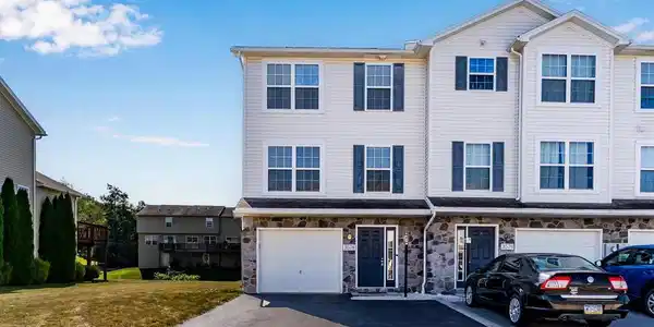 3578 PINECREST COURT