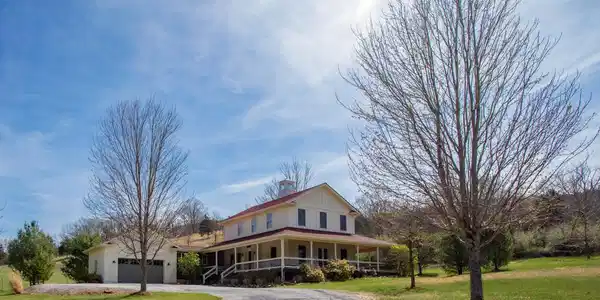 41 FARMHOUSE LANE