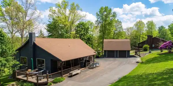 253 GLEANINGS DRIVE