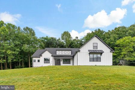 316 MISTLETOE LANE