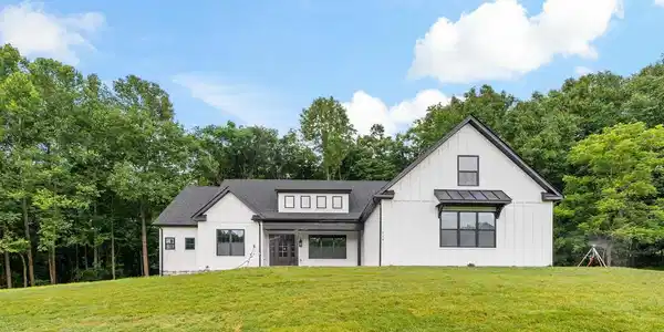 316 MISTLETOE LANE