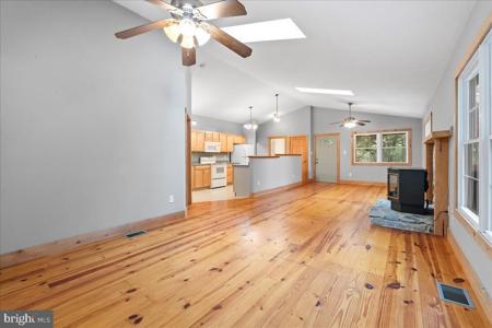 1039 QUAIL ROAD