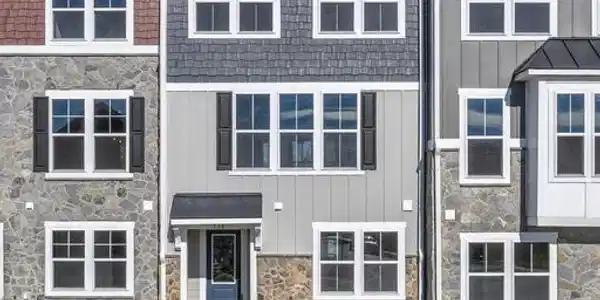 738 PARK RIDGE DR
