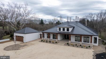 265 MISTLETOE LANE