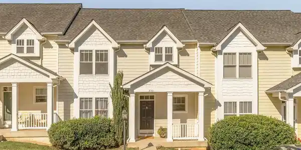 2161 SARANAC CT