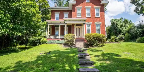 11 FRONT STREET