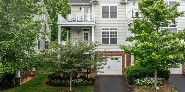 2162 SARANAC CT