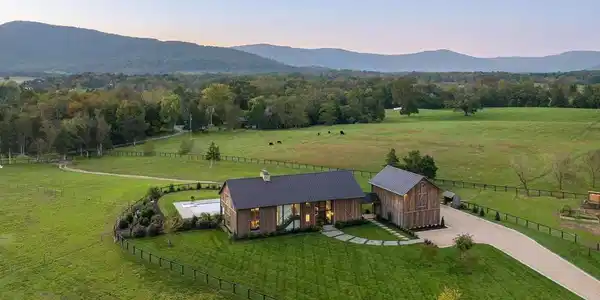 320 BARN HOUSE LN