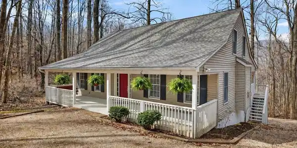 9 DOGWOOD LN
