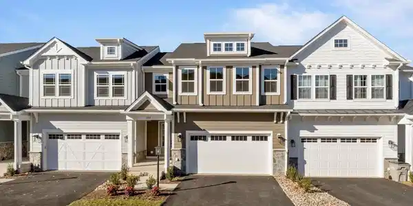 1333 LACONIA LN
