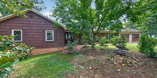 121 HERITAGE DRIVE