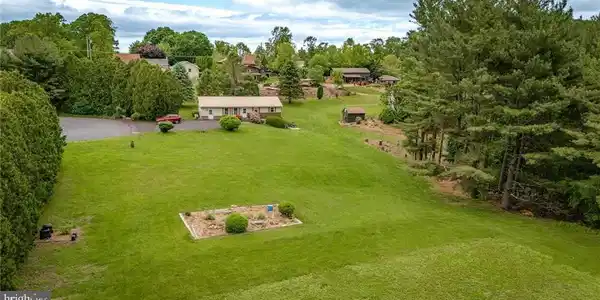 86 SUNNY SIDE DRIVE