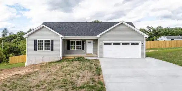 389 LEOLA LOOP