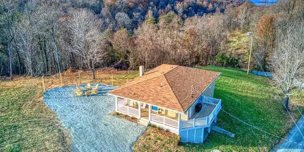 220 VIEW MOUNTAIN ROAD