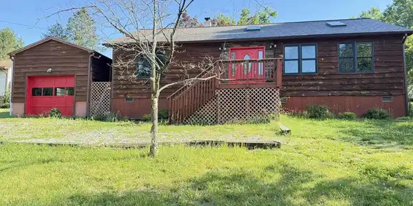 264 CEDAR LANE