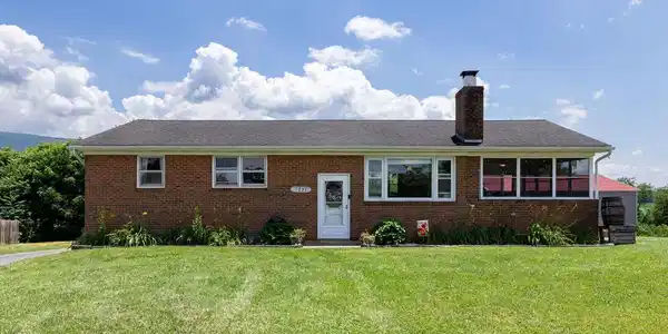 5226 DOGWOOD DRIVE