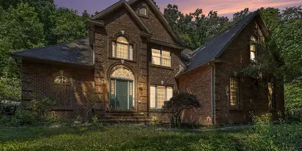 661 HUNTERS LANE