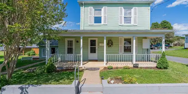 302 WOODLAND AVENUE