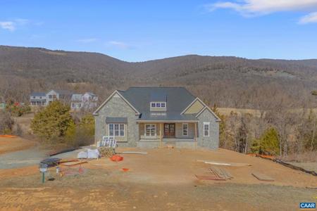 10 STOCKTON CREEK LN
