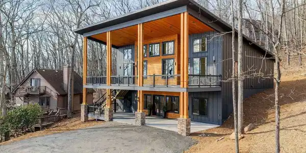 48 OAK LN