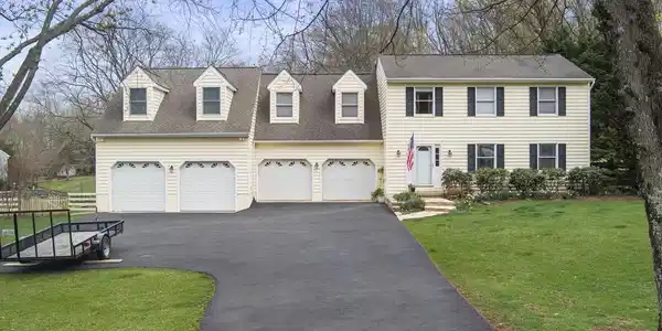 7027 VENUS COURT