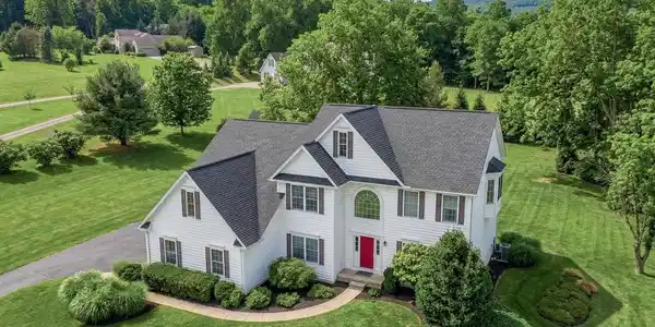 833 STONYBROOK LANE