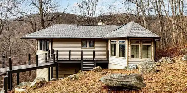 2224 LAUREL SPRINGS DR