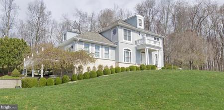 261 HICKORY HEIGHTS