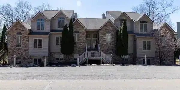 40 MOUNTAINWOODS DRIVE