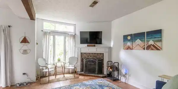 704 LAURELWOOD CONDOS