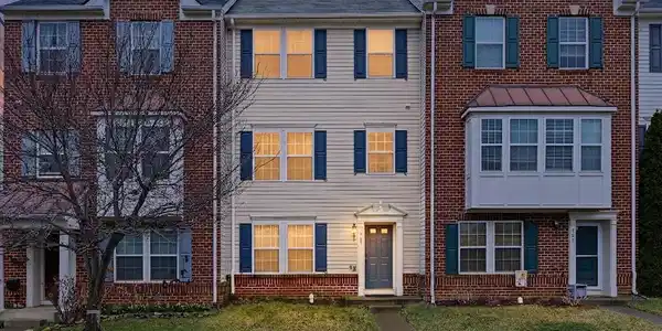 563 LORD FAIRFAX STREET