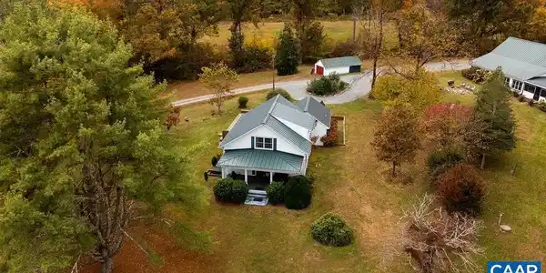 325 OLD ROSELAND RD