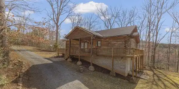 735 LAUREL RD