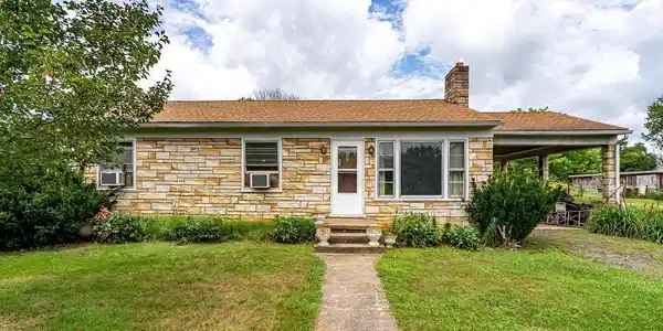 2904 US HIGHWAY 211