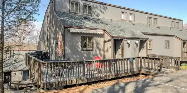31 MIDDLE VILLAGE WAY