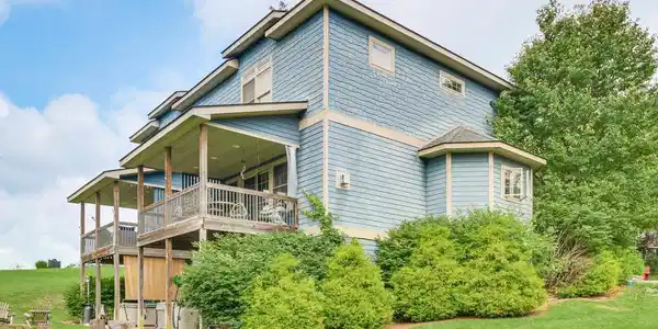 65 NORTHLAKE DRIVE