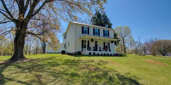 4661 MIDDLE ROAD