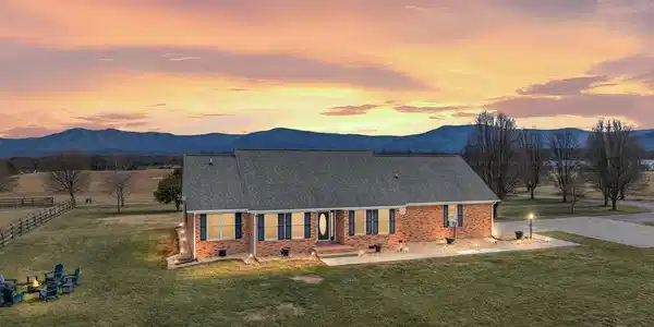 237 PRESTON LANE