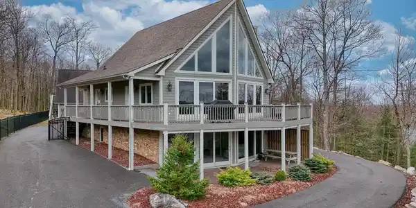 1295 MOUNTAINVIEW DRIVE