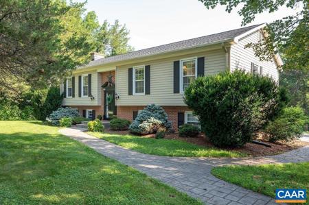 464 WOODLANDS RD